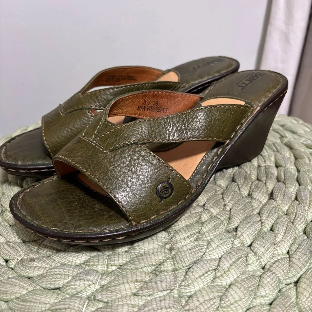 NEW Born Olive Green Leather Slip On Wedge Comfort Sandals Size 8